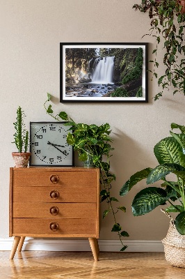 Moosbild lebend Wasserfall von Bäumen umgeben