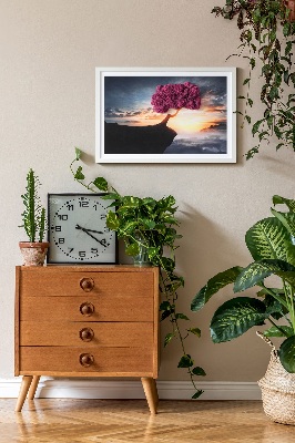 Moosbild lebend Ein Baum über dem Abgrund