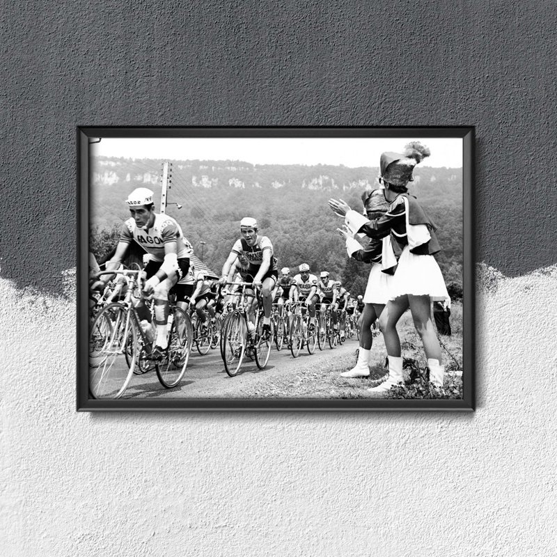 Plakat-Weinlese Tour de France Riders Pass Fotografie Majoretten