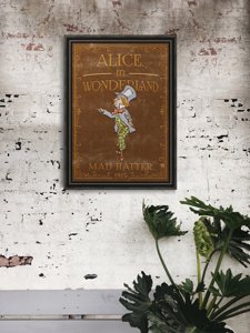 Poster an der Wand Alice im Wunderland Hutmacher