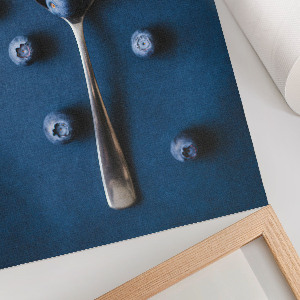 Kunstdruck-Poster „Ein Löffel voll Blaubeeren“