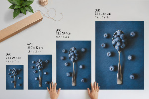 Kunstdruck-Poster „Ein Löffel voll Blaubeeren“