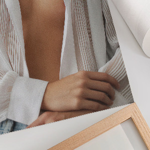 Plagát do obývačky Žena v košeli