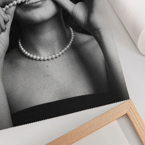 Kunstdruck auf Leinwand mit Motiv einer glamourösen Frau