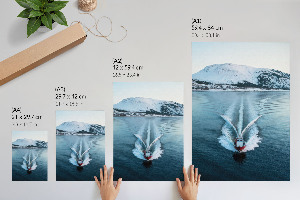 Poster-Kunstdruck „Ein Boot auf dem Wasser“