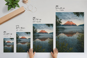Kunstdruck-Poster mit Motiv eines Bergsees