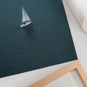 Wand poster Ein Segelboot auf dem Wasser