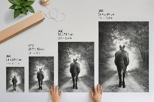 Kunstdruck auf Leinwand mit dem Motiv „Ein Pferd im Wald”