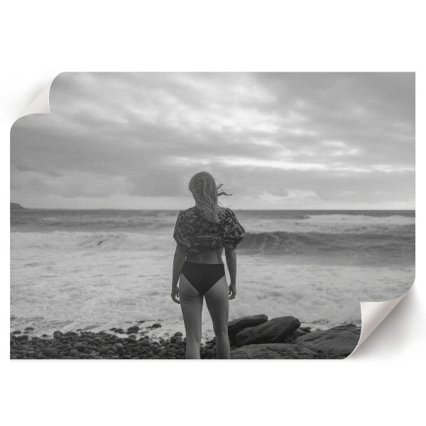 Poster mit Bild einer Frau am Wasser