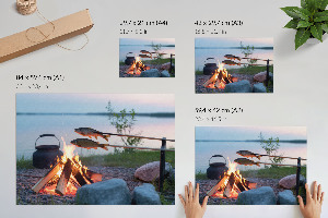 Poster mit Bild eines Lagerfeuers am See